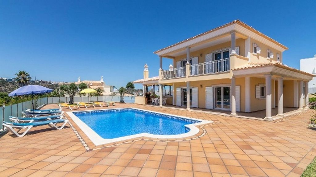 Property photo 2 of 19