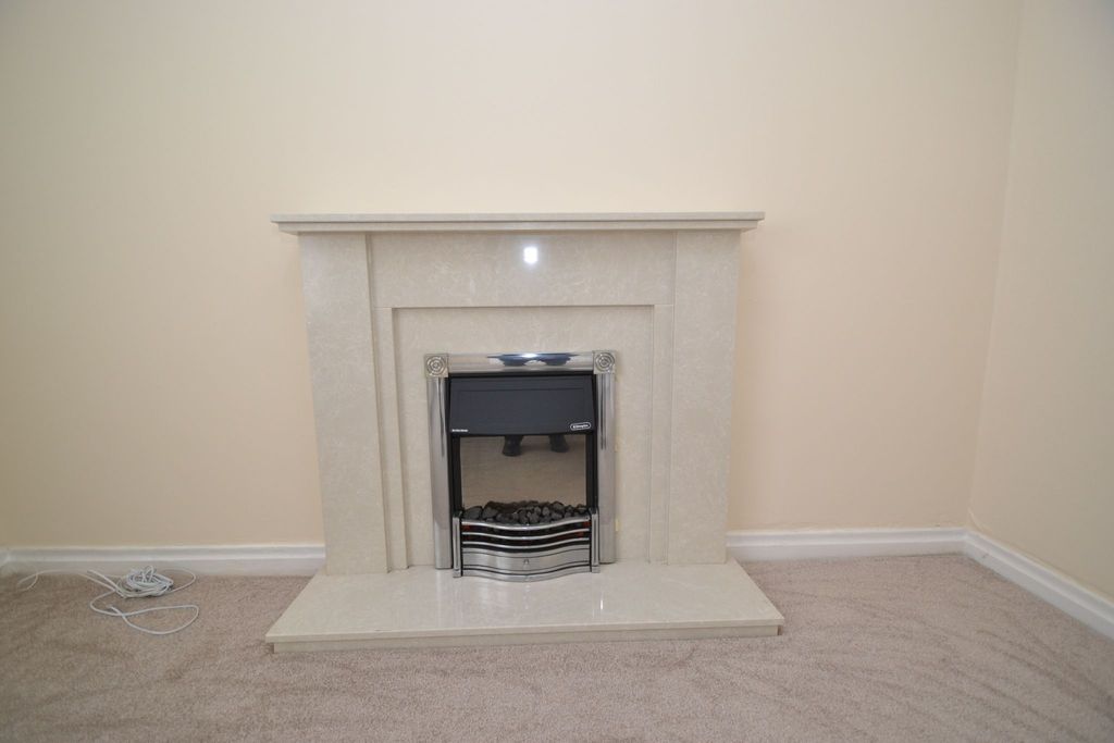 Property photo 3 of 7 Photograph 4