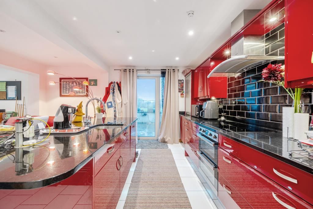 Property photo 3 of 33 Kitchen