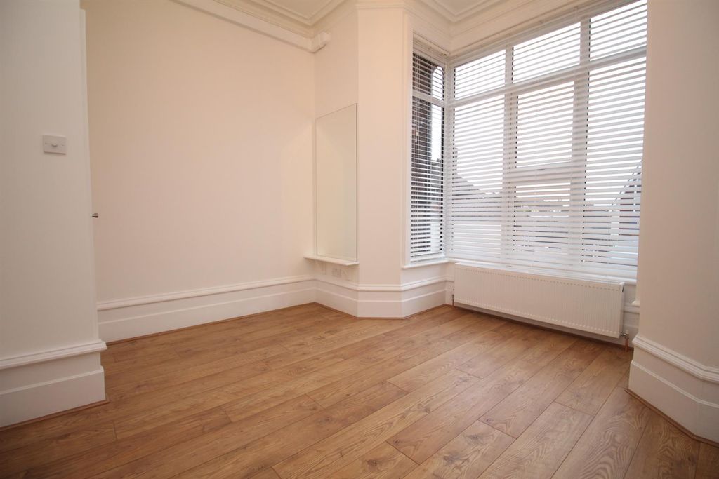 Property photo 3 of 9 Flat 6, 13 Canterbury Road Bedroom.Jpg