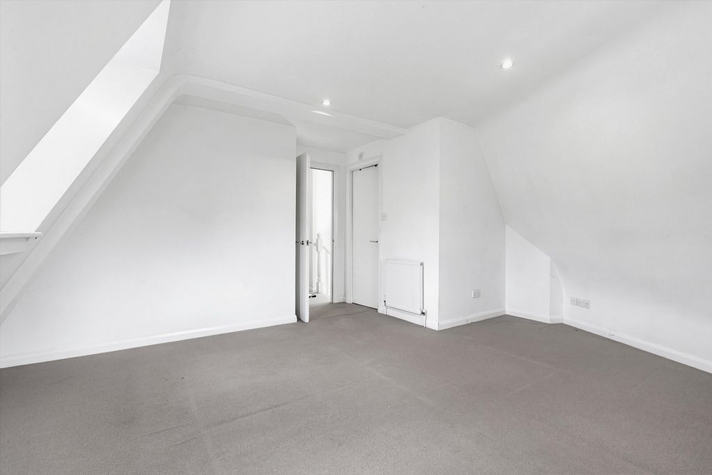 Property photo 2 of 12 Image