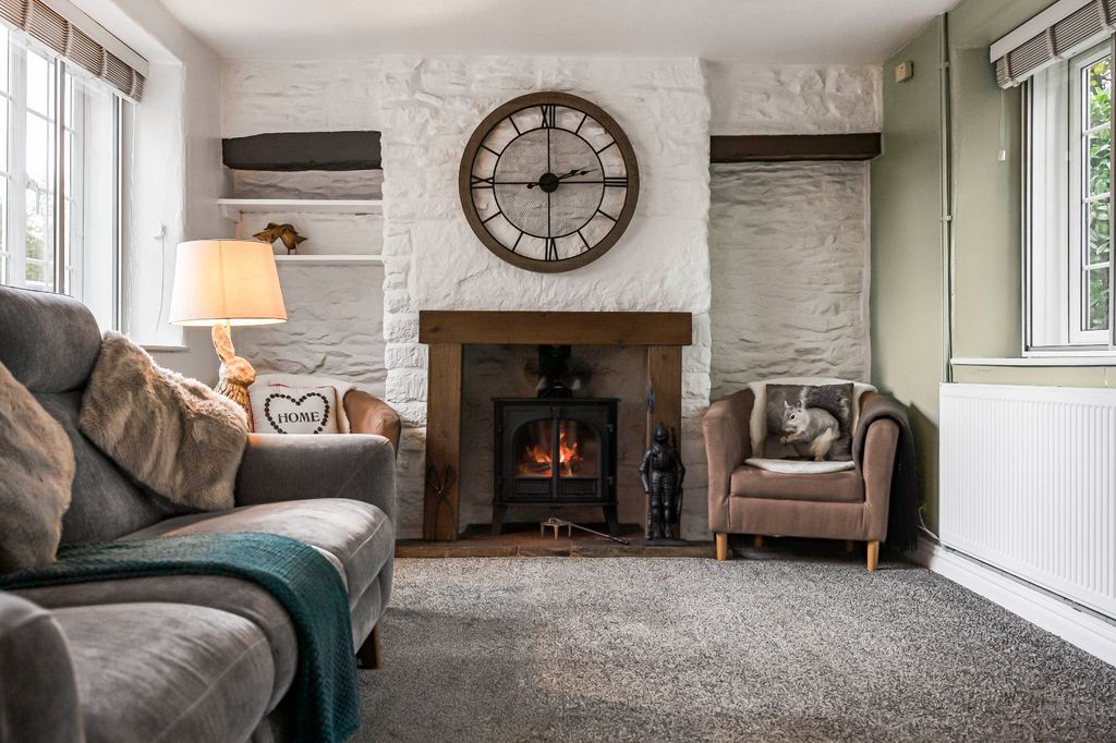 Property photo 2 of 16 Picture No. 12