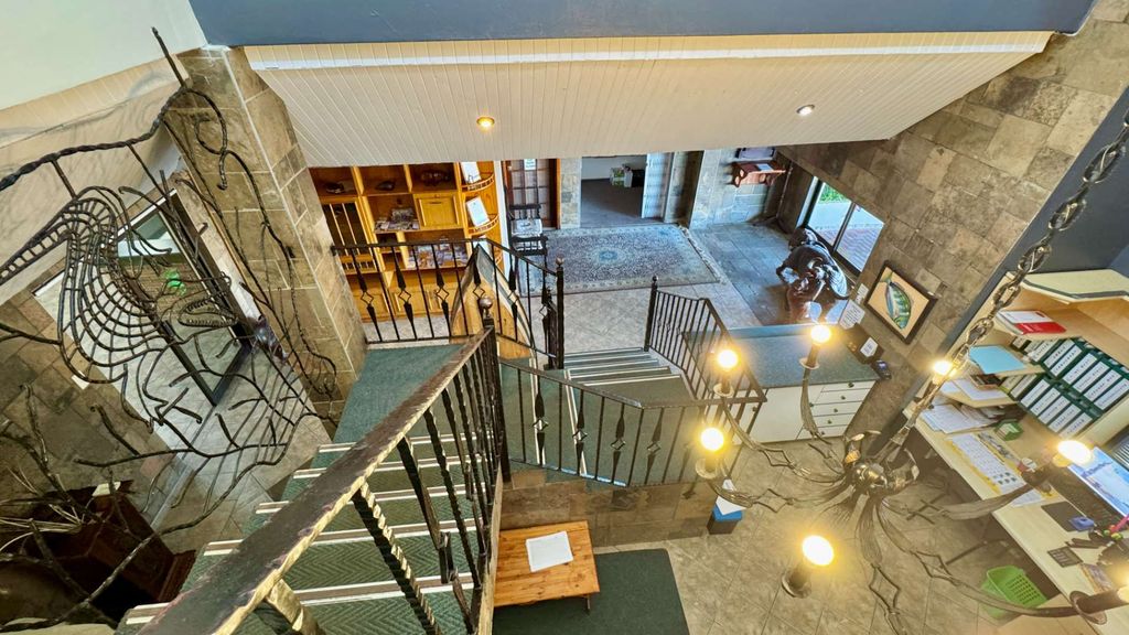 Property photo 3 of 38