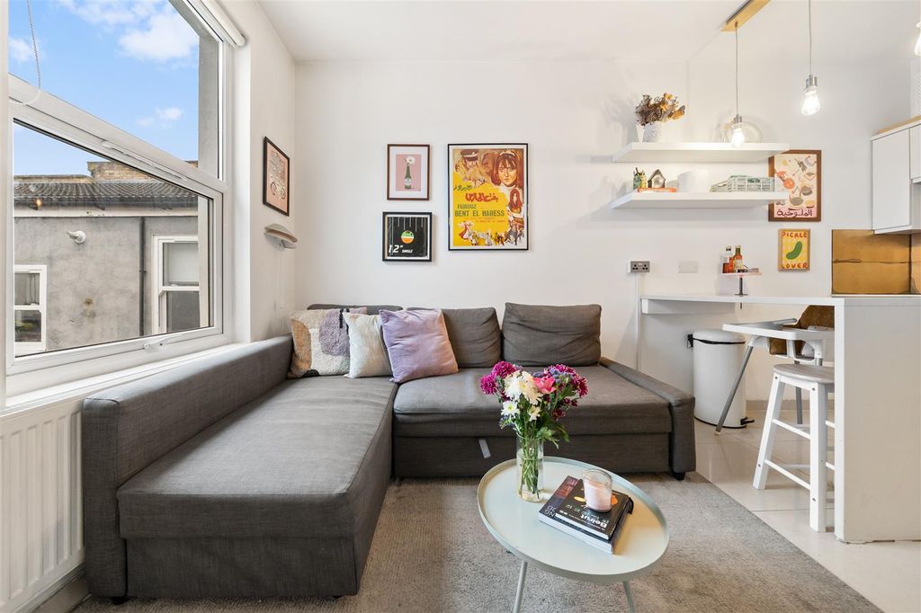 Property photo 2 of 20 19