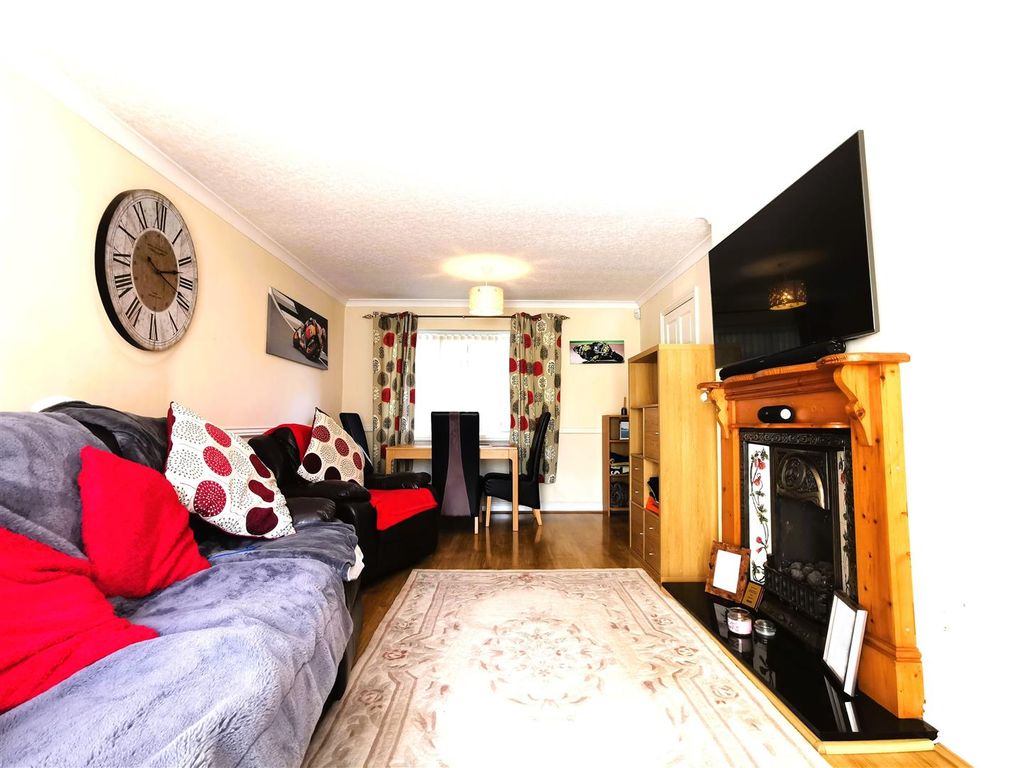 Property photo 2 of 16 Lounge 3.Jpg