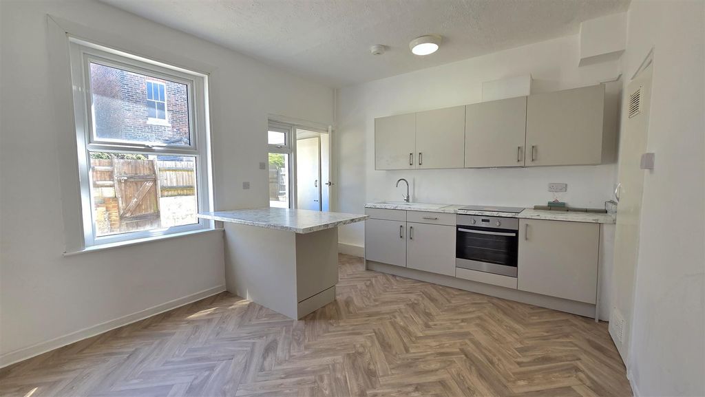 Property photo 2 of 12 Kitchen Diner