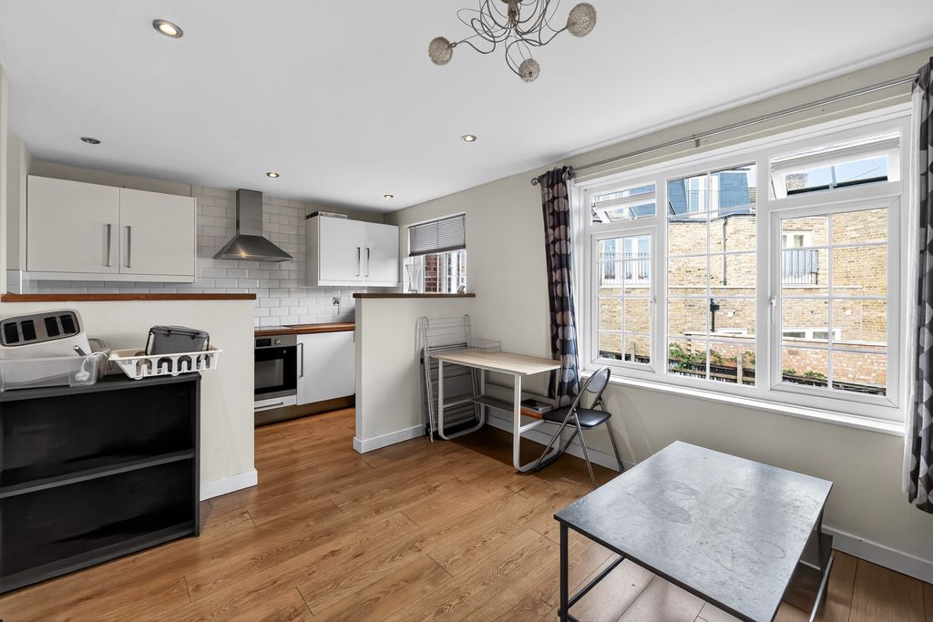 Property photo 1 of 10 Living Room