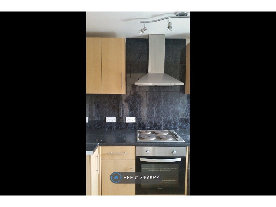 Property photo 3 of 6 Kitchen