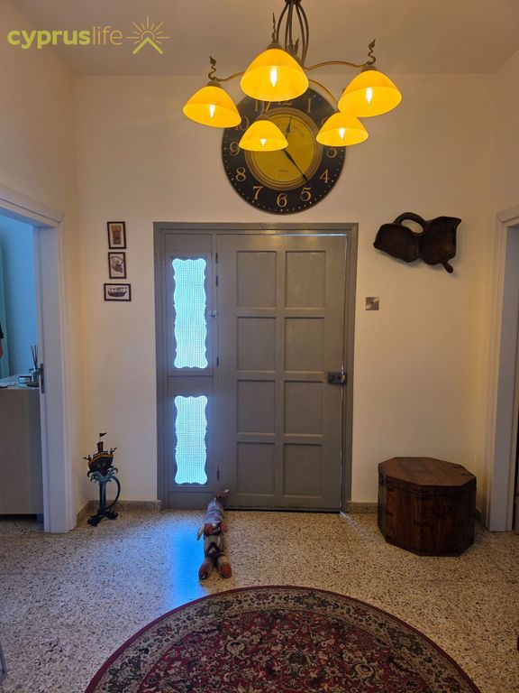 Property photo 2 of 34