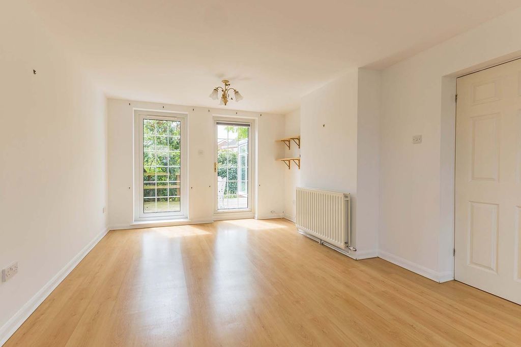 Property photo 3 of 27
