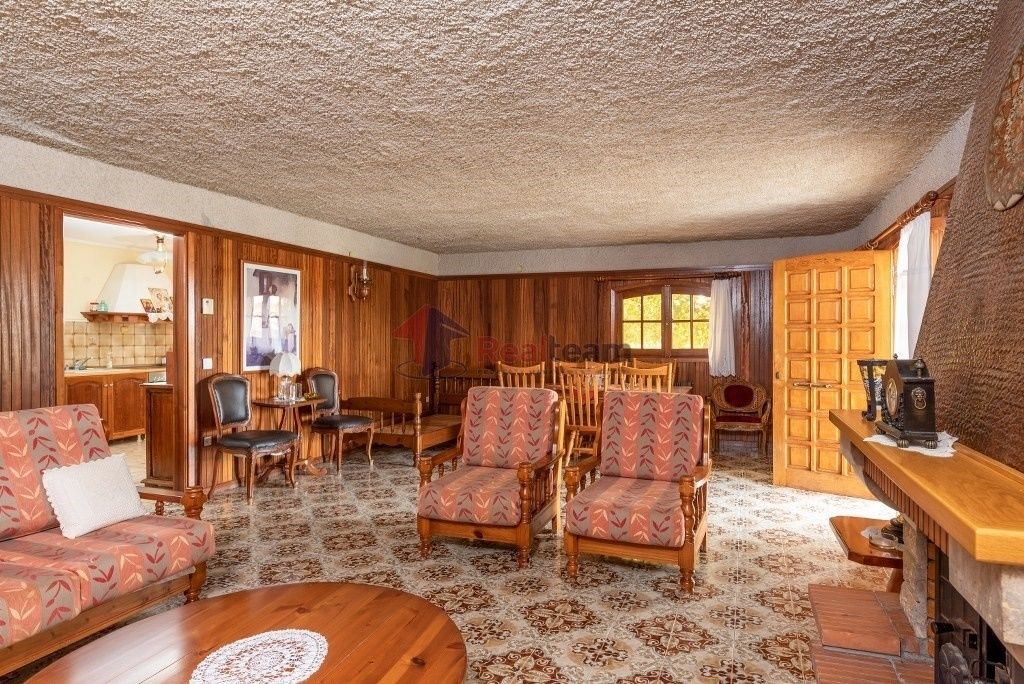 Property photo 3 of 25