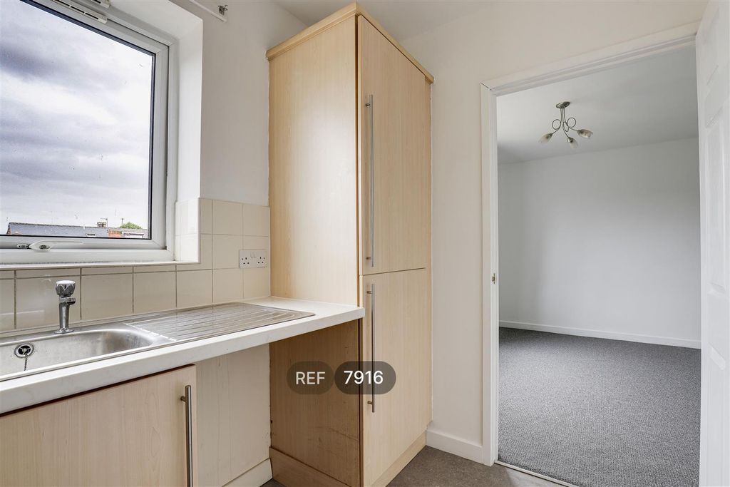 Property photo 3 of 12 Kitchen