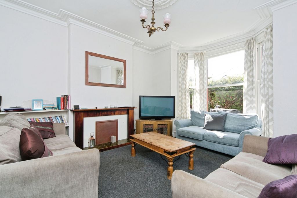 Property photo 2 of 17 Photo