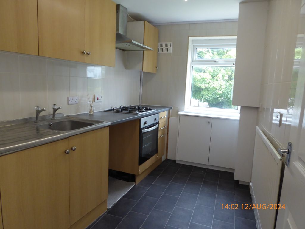 Property photo 2 of 5 Kitchen