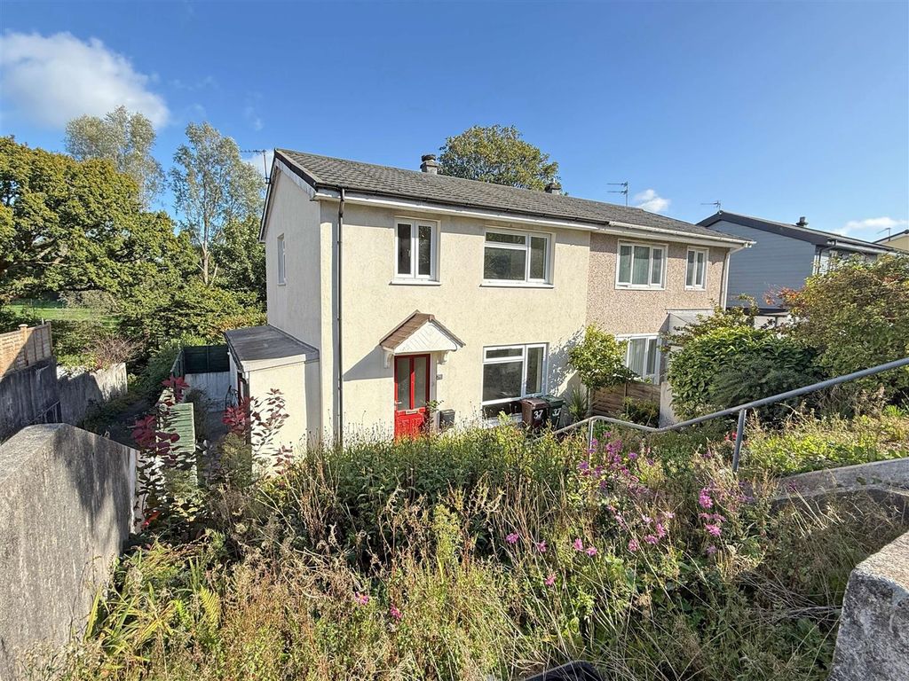 Property photo 1 of 11 Shakespeare Road 37 - Front.Jpg
