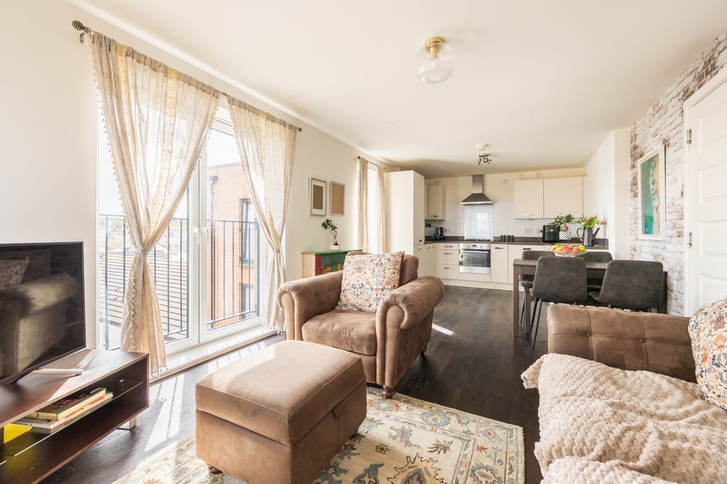 Property photo 2 of 21 Property Image 2