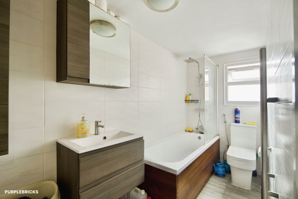Property photo 3 of 31 Bathroom