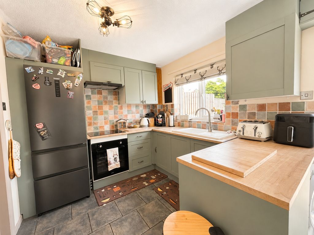 Property photo 3 of 20 Kitchen