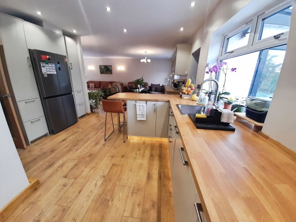 Property photo 3 of 29 Pbox-Img.Jpg