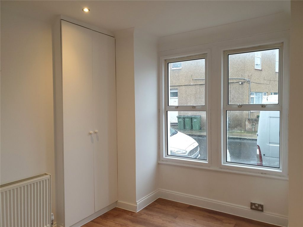 Property photo 2 of 12 Picture No. 26