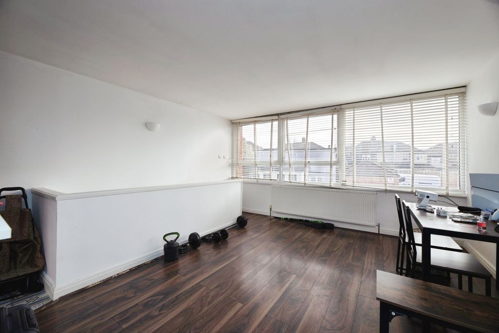 Property photo 3 of 15 Pbox-Img.Jpg