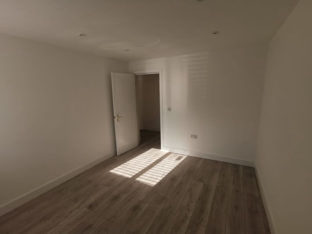 Property photo 1 of 8 Photo 8