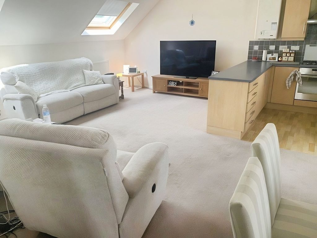 Property photo 3 of 10 Lounge