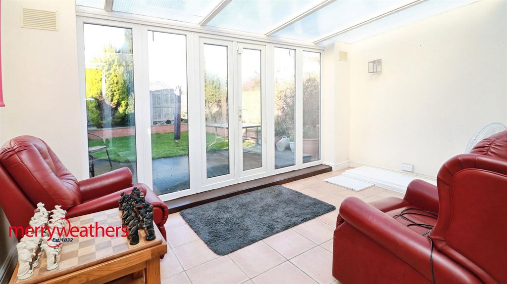 Property photo 3 of 17 Conservatory