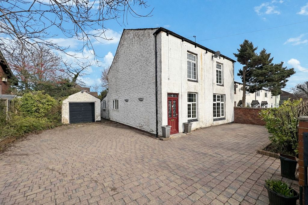 Property photo 1 of 16 External