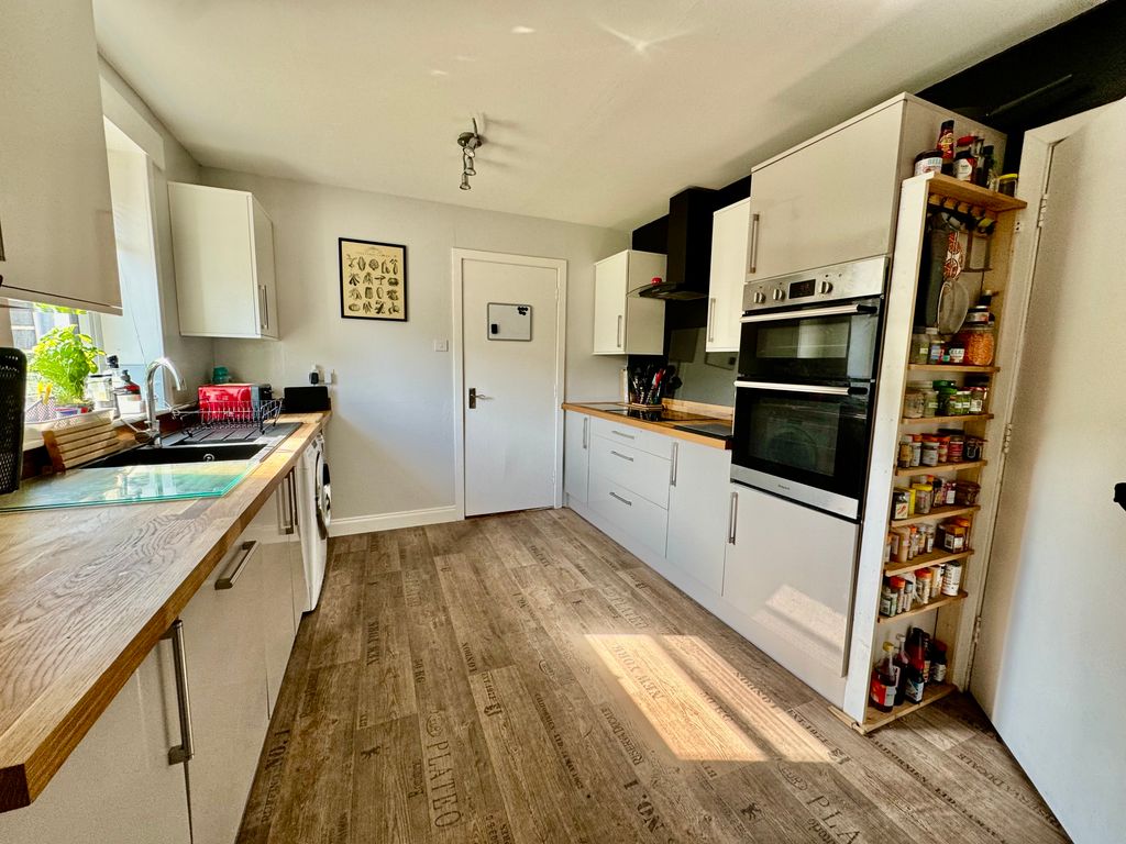 Property photo 3 of 15 Kitchen
