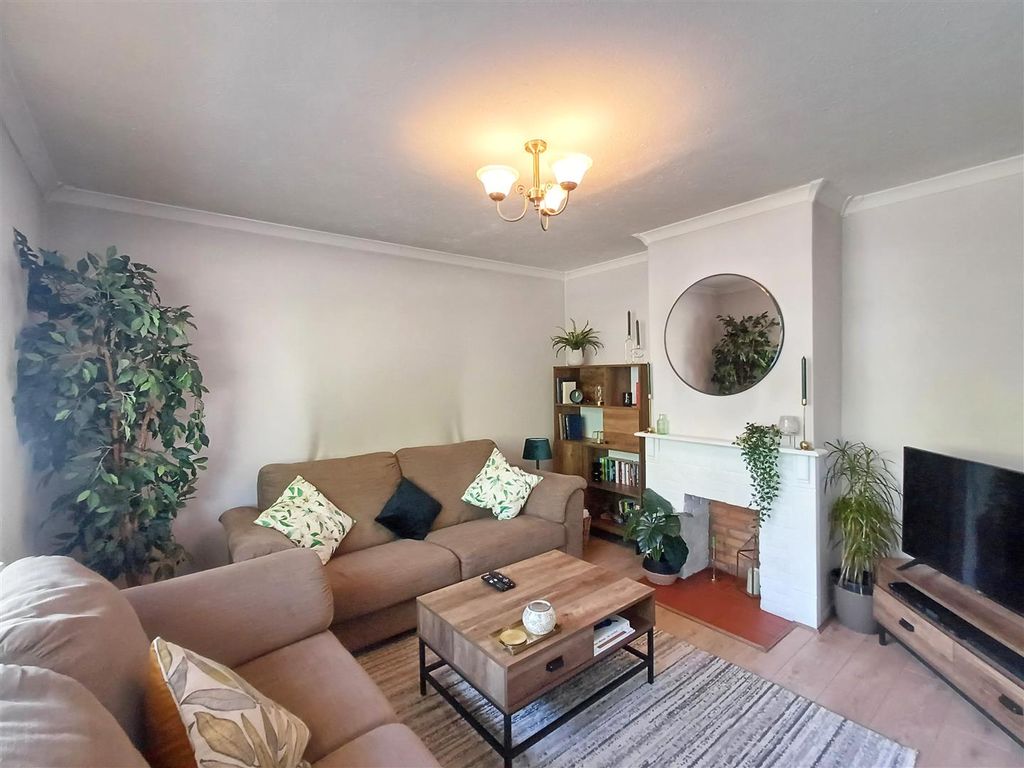 Property photo 2 of 14 Living2.Png