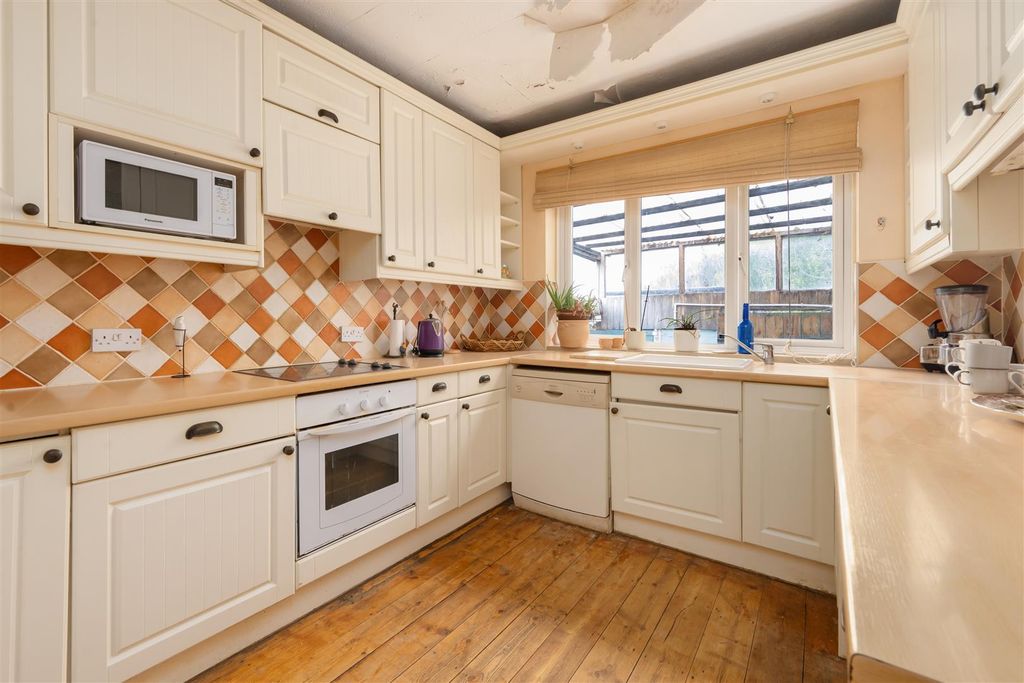 Property photo 2 of 16 Dargate Road, Yorkletts, Whitstable