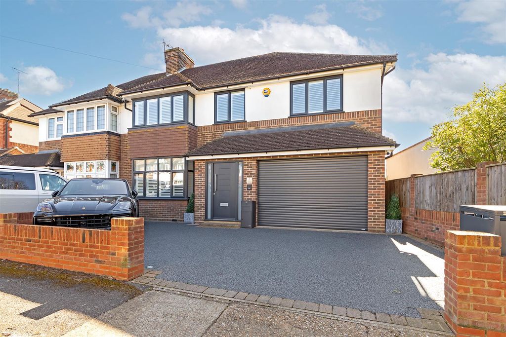 Property photo 1 of 27 2Selwyncrescent-1.Jpg