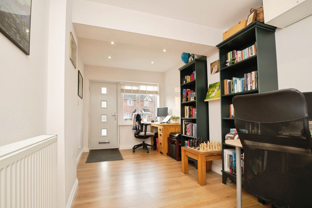 Property photo 3 of 20