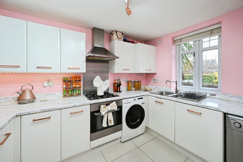 Property photo 3 of 15 Kitchen