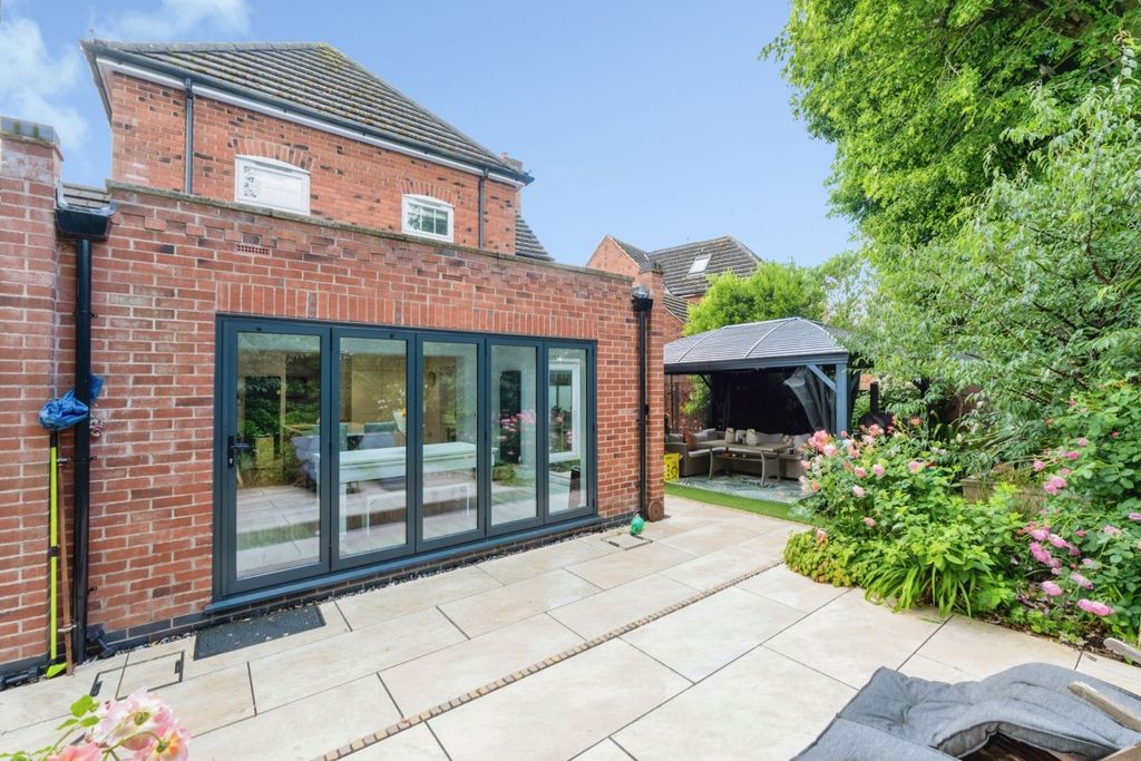 Property photo 2 of 31
