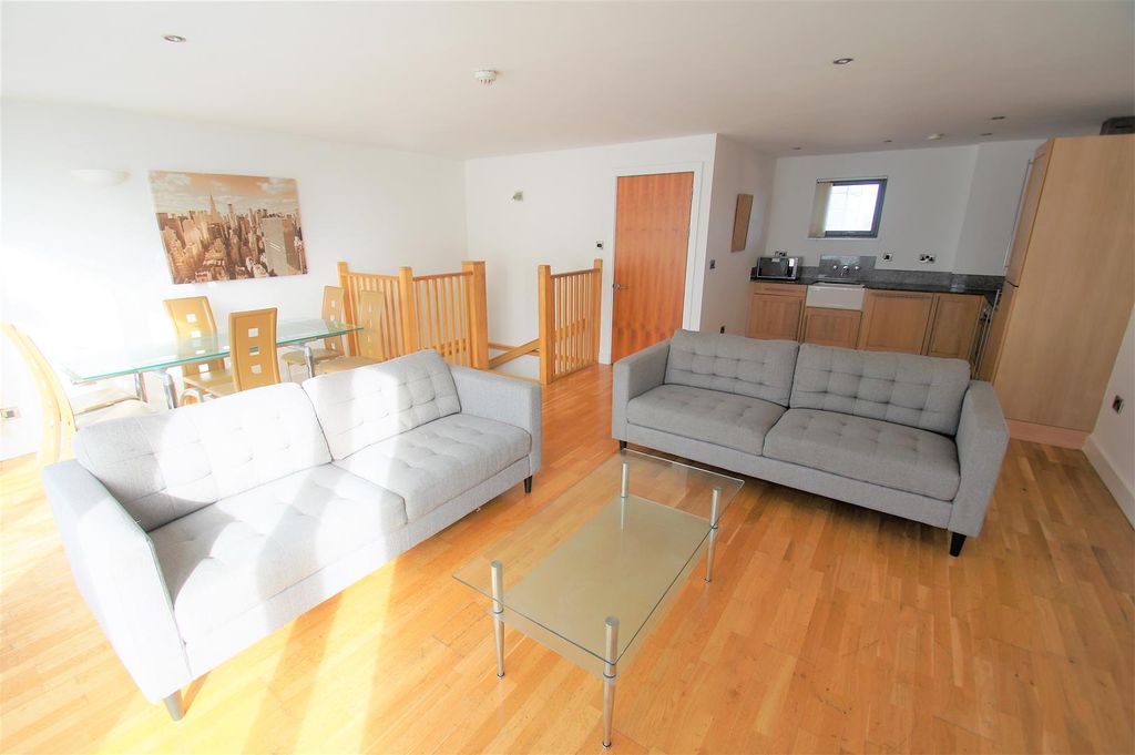 Property photo 2 of 21