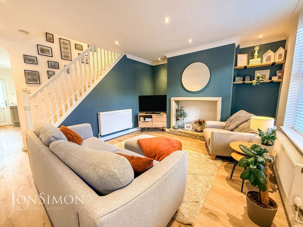 Property photo 2 of 31