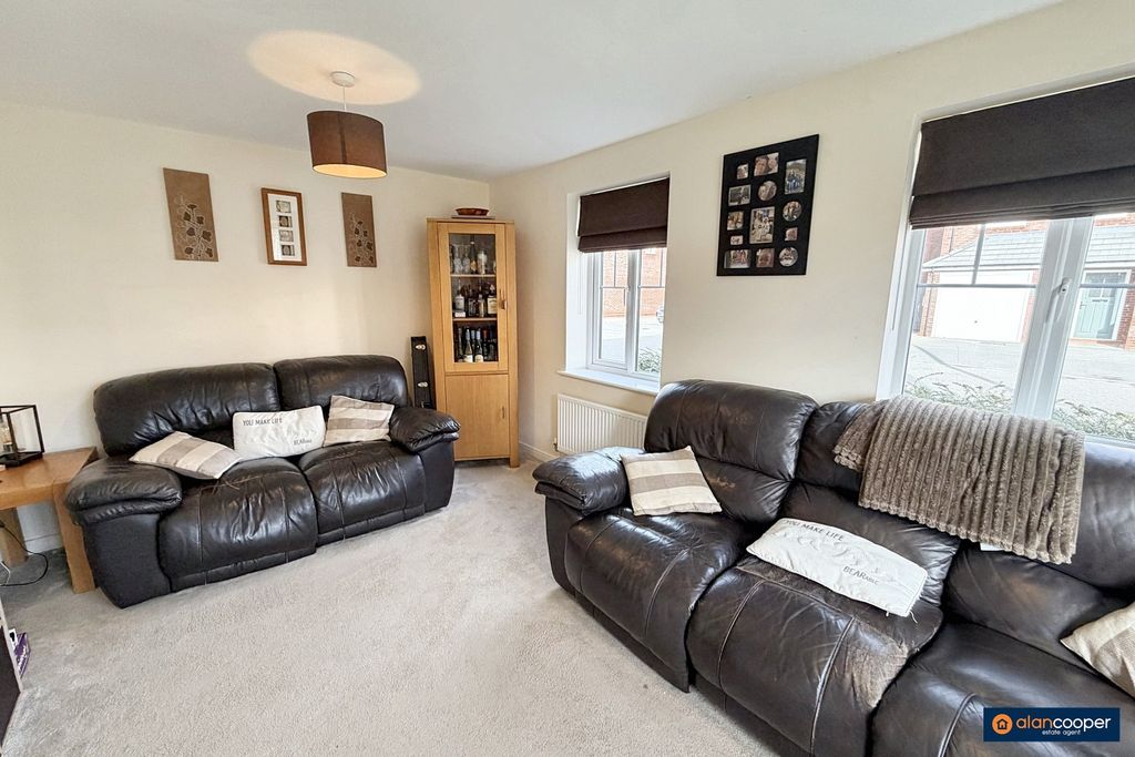 Property photo 3 of 14 4573988