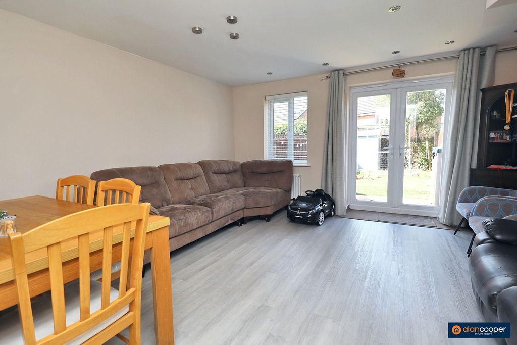 Property photo 2 of 21 3304744