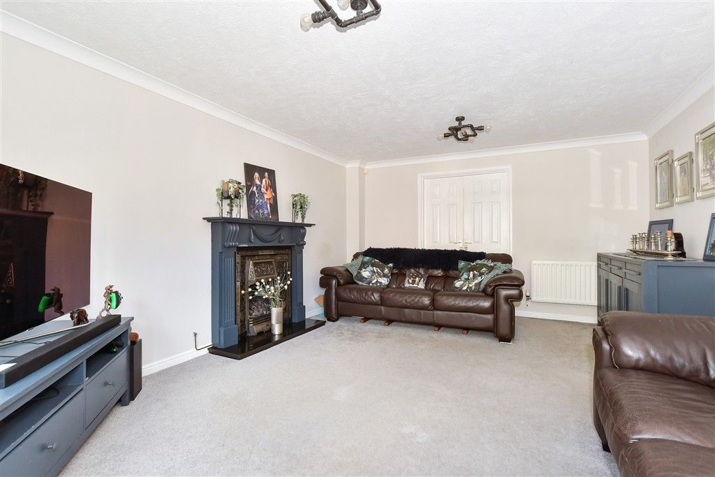 Property photo 1 of 16 Lounge