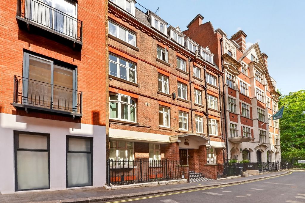 Property photo 2 of 10 Carlton Mansions