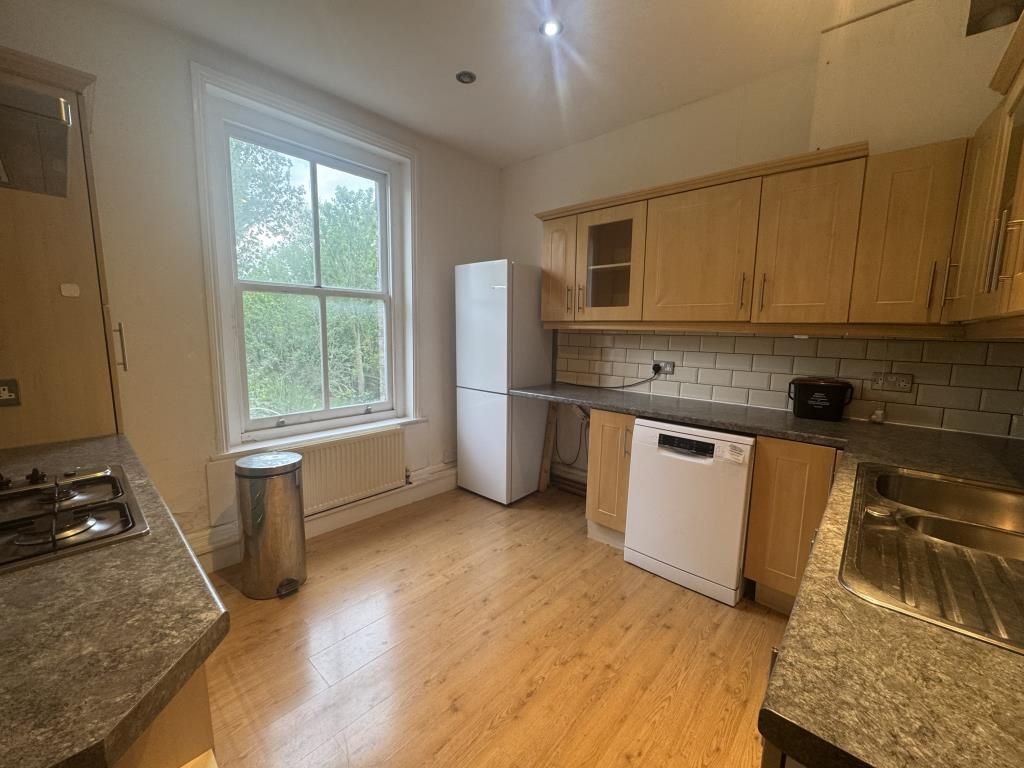 Property photo 2 of 10 Kitchen