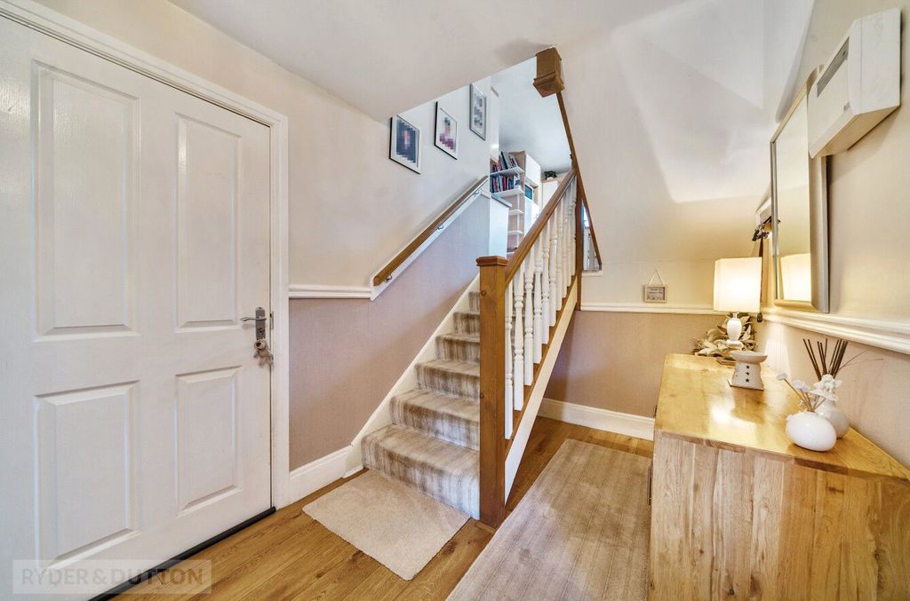 Property photo 2 of 21 Entrance Hall