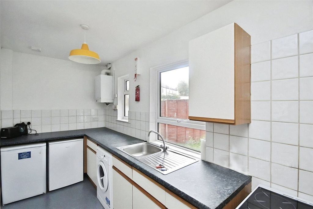 Property photo 3 of 8 Kitchen