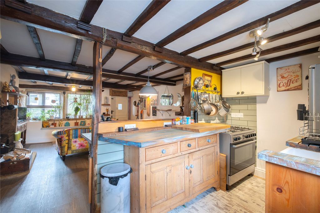 Property photo 3 of 17 Kitchen
