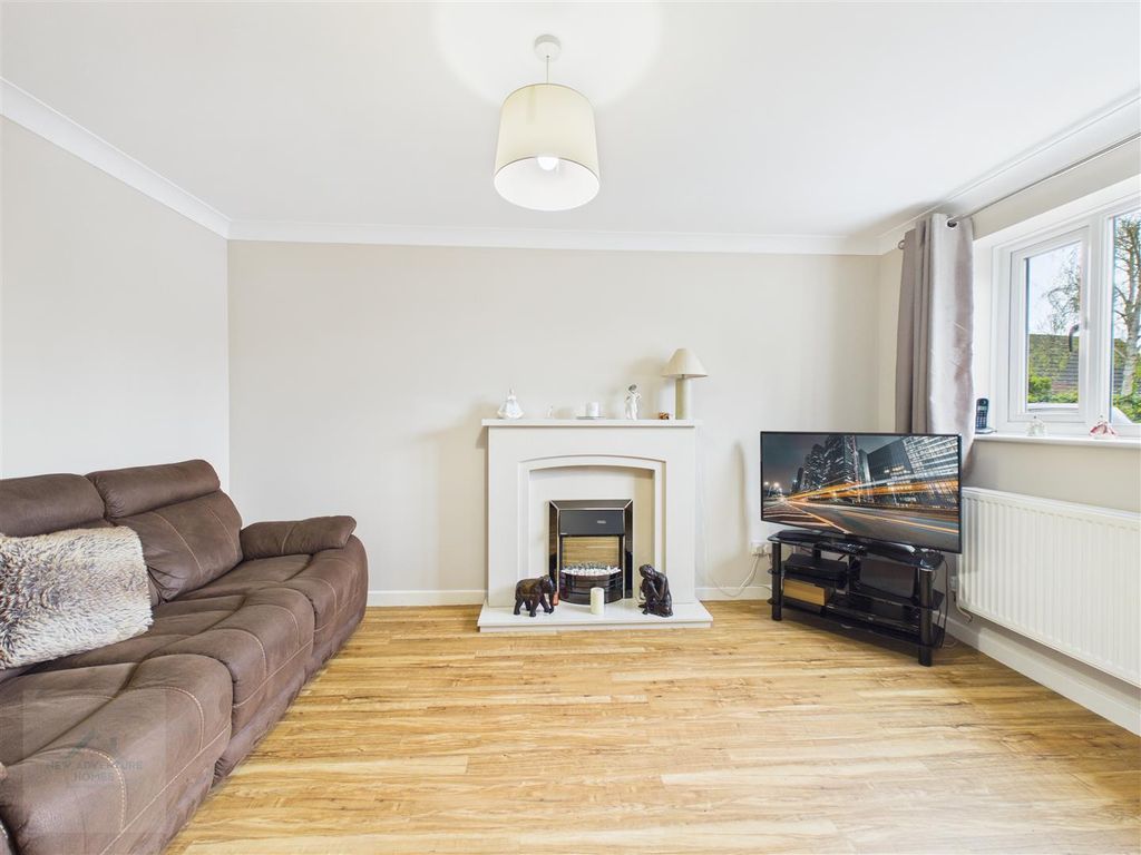 Property photo 2 of 18 Living Room