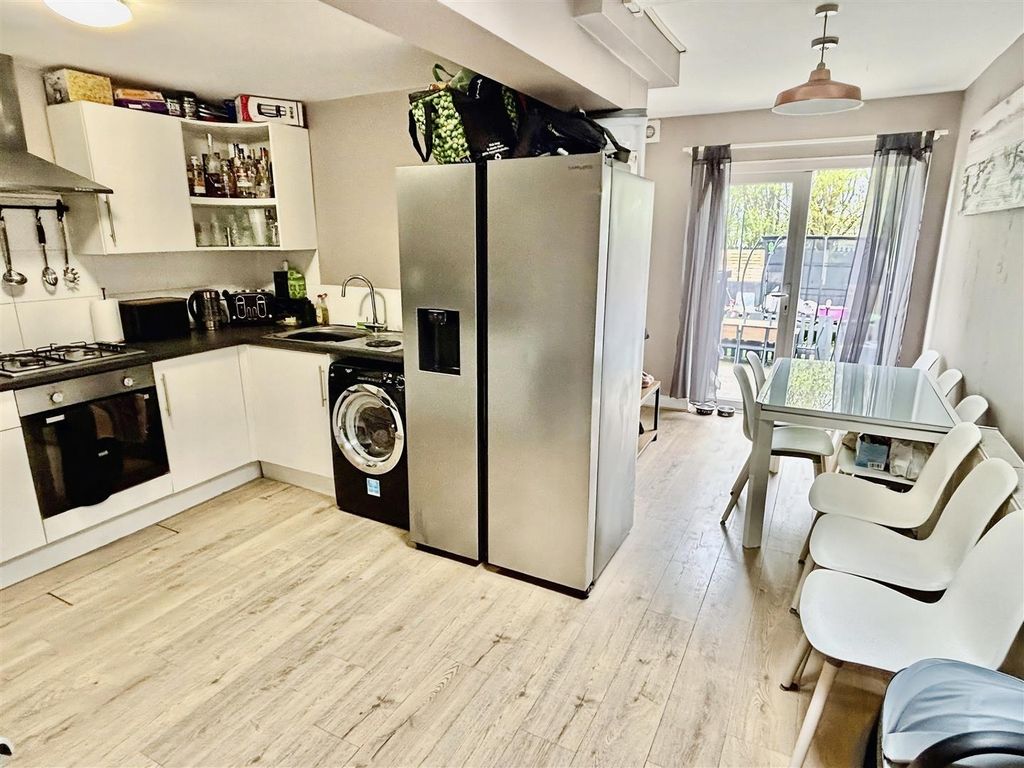 Property photo 3 of 14 Kitchen/Diner