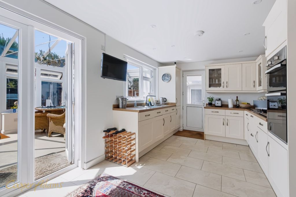 Property photo 3 of 16 Kitchen