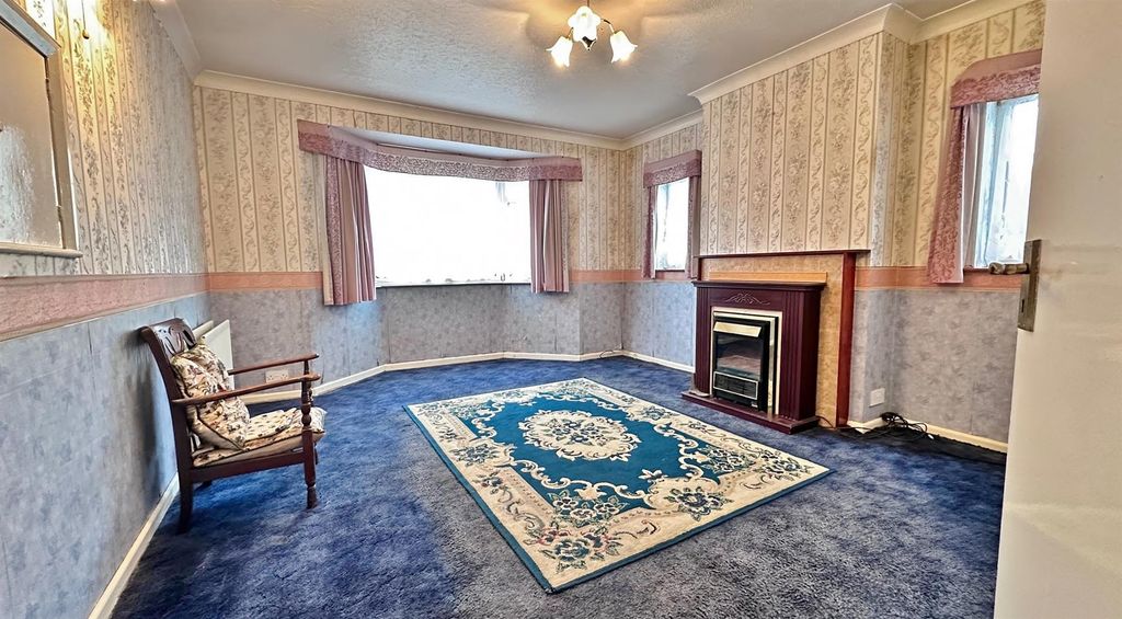 Property photo 2 of 18 Lounge